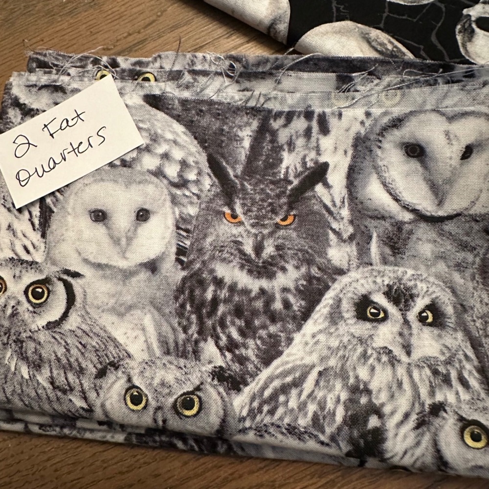 Gothic Skull and Owl Cotton Fabric 5 Fat Quarter Bundle Halloween Quilting Craft - Picture 4 of 6